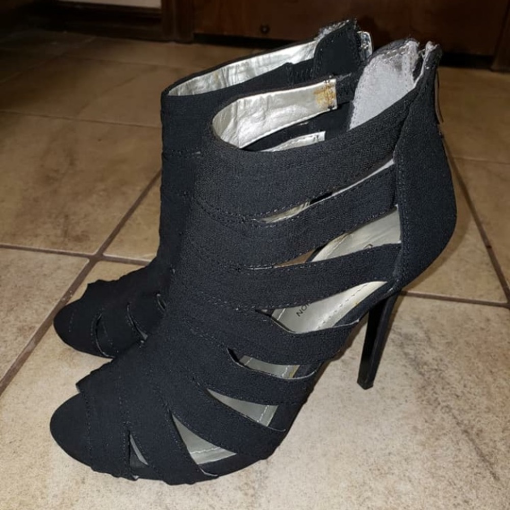 BCBG heels - Gorgeous!!